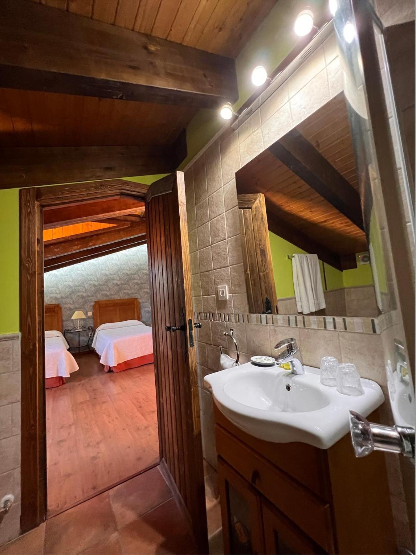 Hotel Rural Restaurante Las Baronas Santa Cruz de la Salceda Eksteriør billede